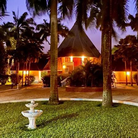 Sunset Villa Boutique Resort Diani Beach Buitenkant foto