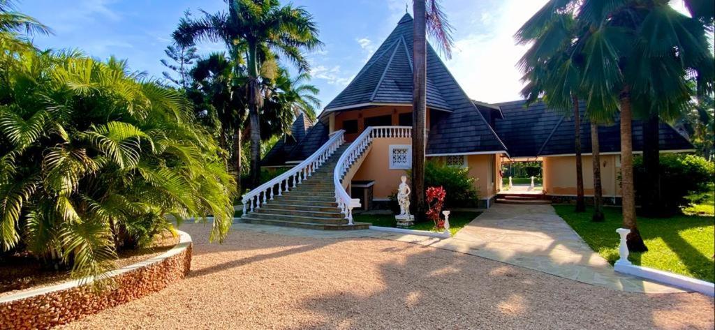 Sunset Villa Boutique Resort Diani Beach Buitenkant foto