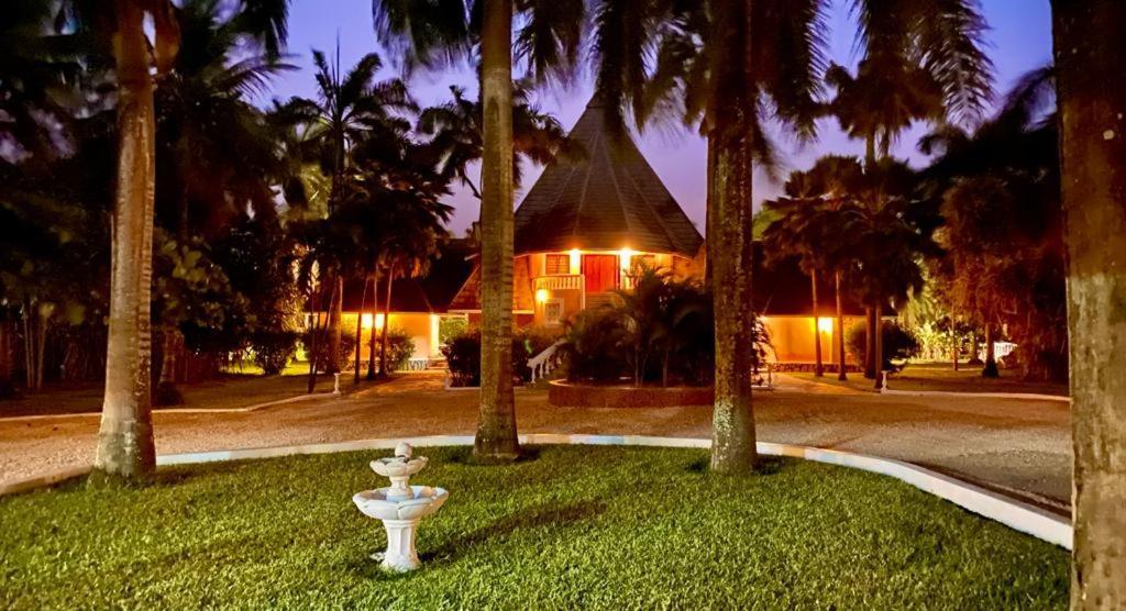 Sunset Villa Boutique Resort Diani Beach Buitenkant foto