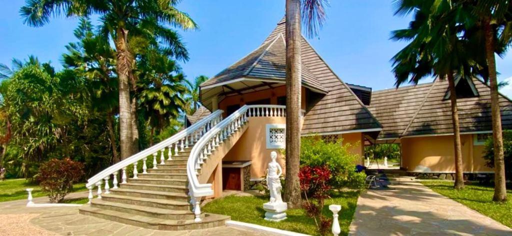 Sunset Villa Boutique Resort Diani Beach Buitenkant foto